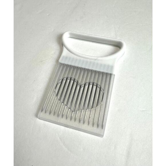 White Plastic Handle Stainless Steel Onion Slicer with Heart Case - Picture 4 of 4